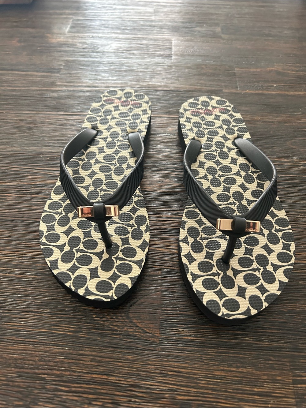 Coach Black Strappy Flip Flop Sandals with Cream Signature Print Size 7.